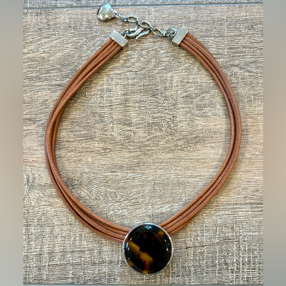 Vintage 90’s Ralph Lauren classic leather and tortoise pendant